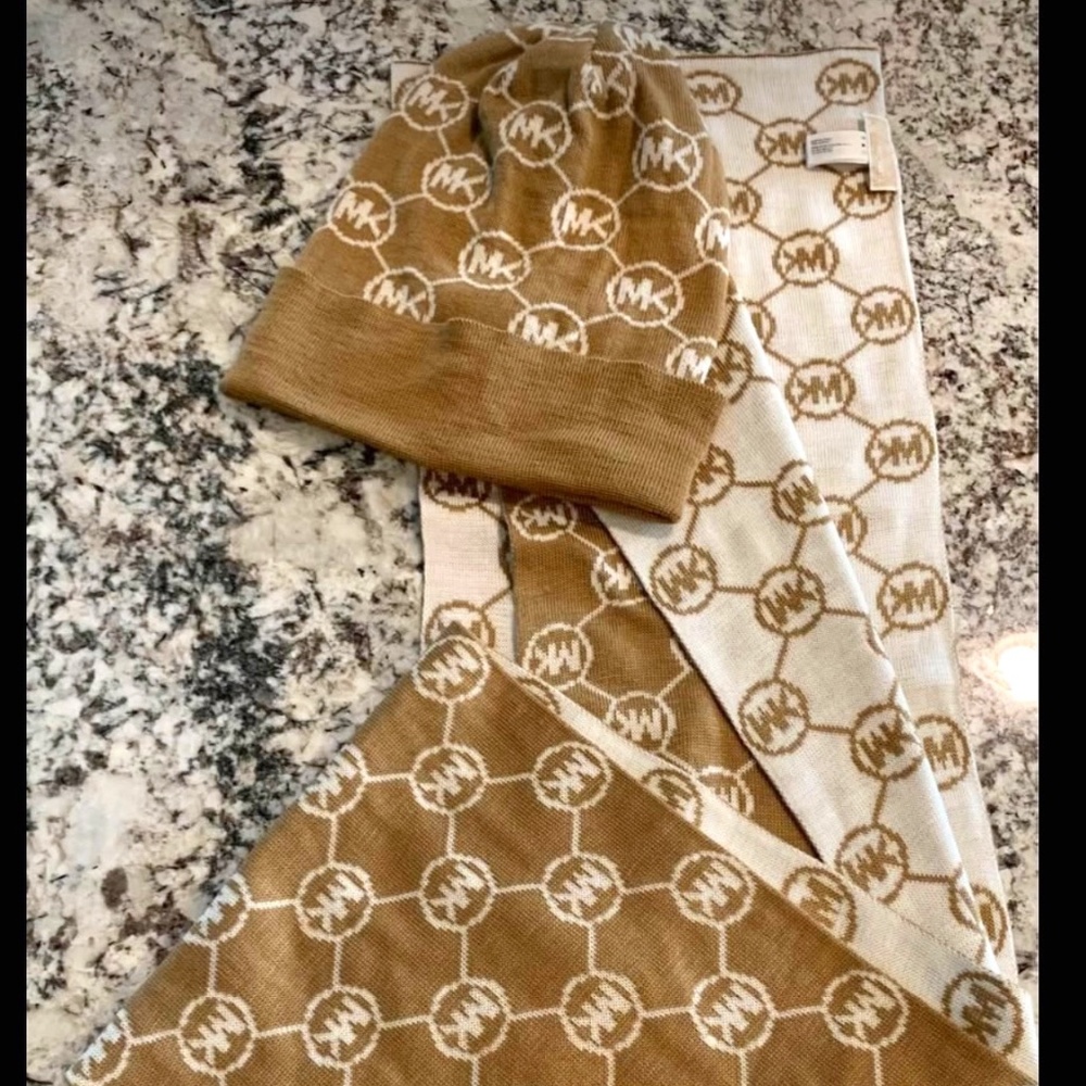 NEW Michael Kors Scarf and Hat Set